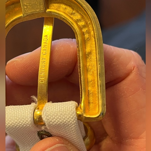 Century Canada White Belt with Gold toned Buckle - Picture 4 of 6